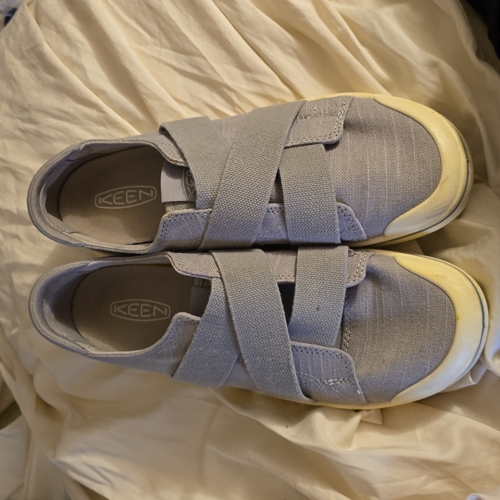 KEEN Women's Light Gray Slip-On Canvas Sneakers